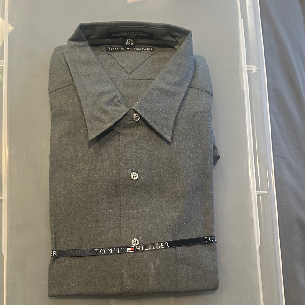 Tommy Hilfiger Men's Classic Gray Button-Down Shirt